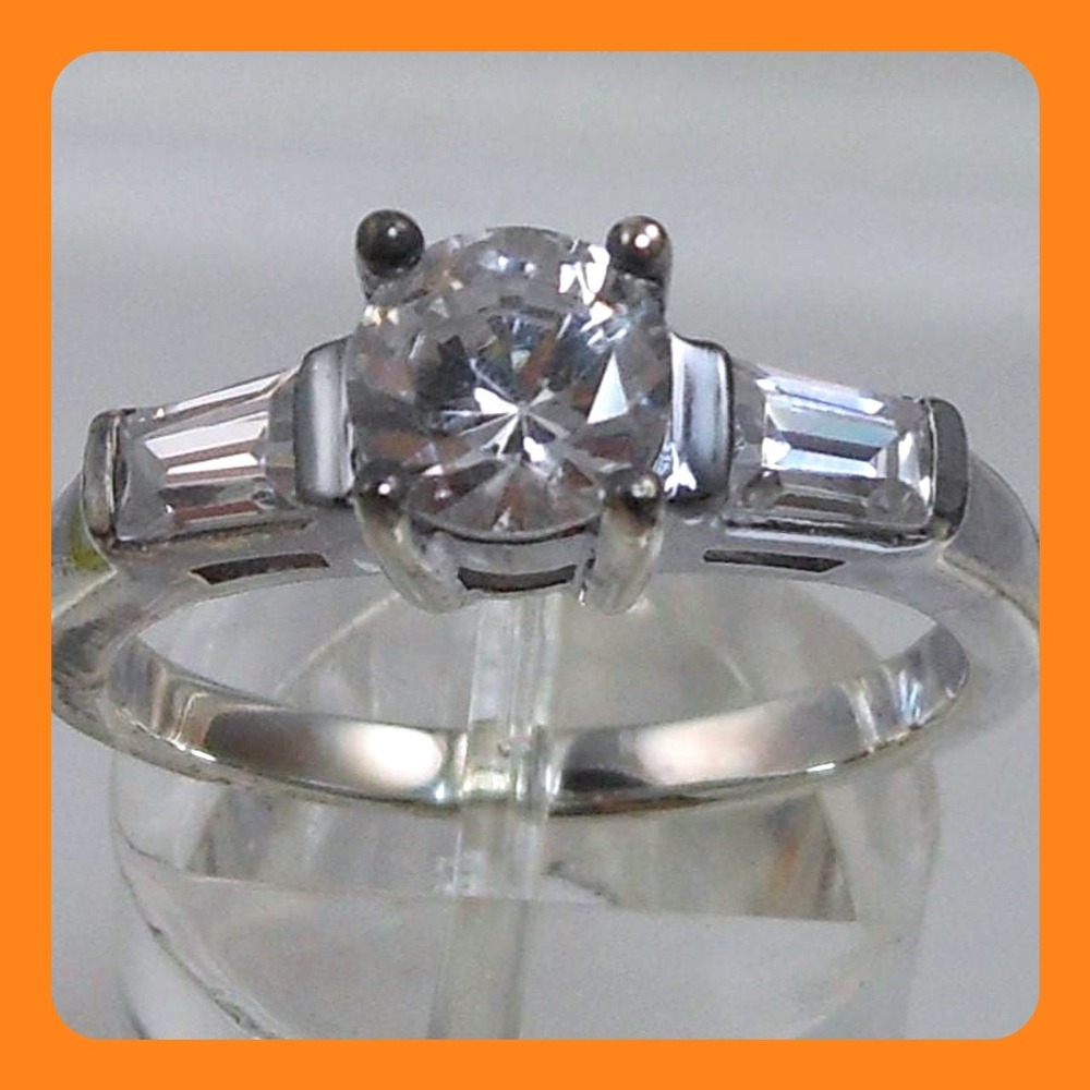 Vintage 1990s Sim Diamond CZ Ring Size 7 Luxury 6mm Round Baguette 925‎ Silver